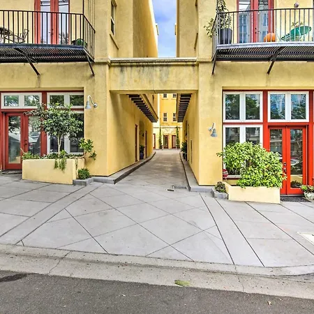 Central San Diego Townhome Walk To Downtown!-3