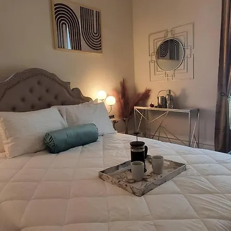 Studio Right Next To Gaslamp District! Perfectly Located Near Downtown San Diego Close To Everything! Perfect Studio For Your Quick Getaway!-2