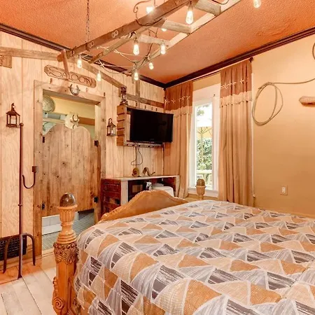 Wild Wild West Adventure-Themed Studio Gaslamp District! Located Near San Diego Downtown! Perfect For Your Quick Getaway!-2