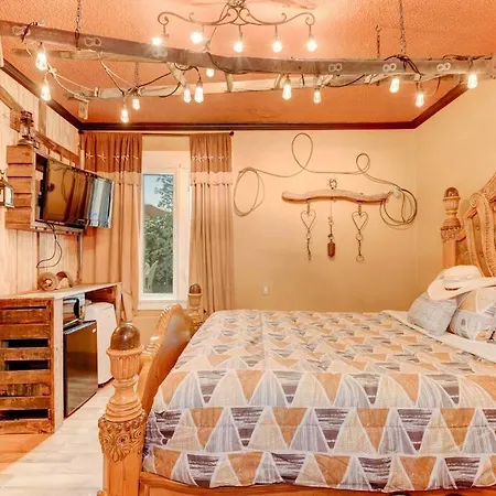 Wild Wild West Adventure-Themed Studio Gaslamp District! Located Near San Diego Downtown! Perfect For Your Quick Getaway!-3