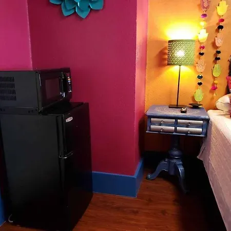 Bohemian-Themed Vibe Studio Walking Distance To Convention Center! Located Near Downtown San Diego!-3