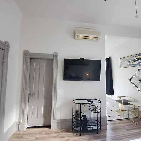 Industrial And Modern Studio For Two Gaslamp District! Perfectly Located Near Downtown! Your Home Away From Home!-3