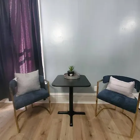 The Urban-Themed Studio For Two Great Space Gaslamp District! Close To Everything!-3
