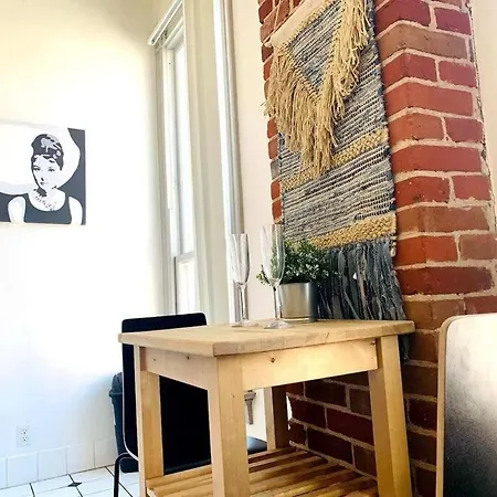 Comfortable Studio Gaslamp District! Perfectly Located Near Downtown San Diego! Your Home Away From Home!-3