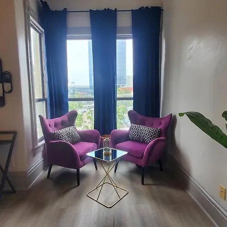 Lovely Studio For Two In Gaslamp District! Great Amenities And Location! Perfect For Travelers And Couples!-3