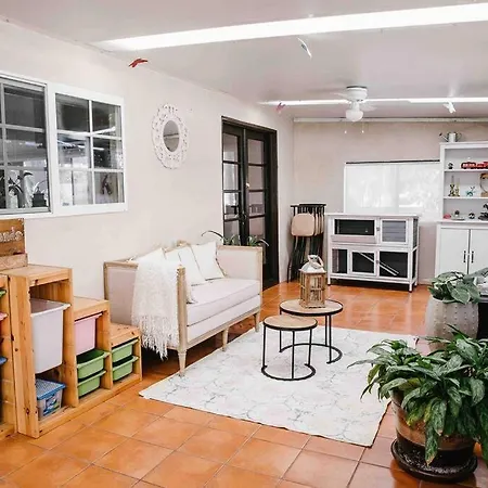 Beautiful Family Vacation Home Close To The Beach-2