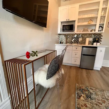 Lovely Studio Gaslamp District! 7 Mins Away From Downtown! Perfect For Travelers And Couples-2