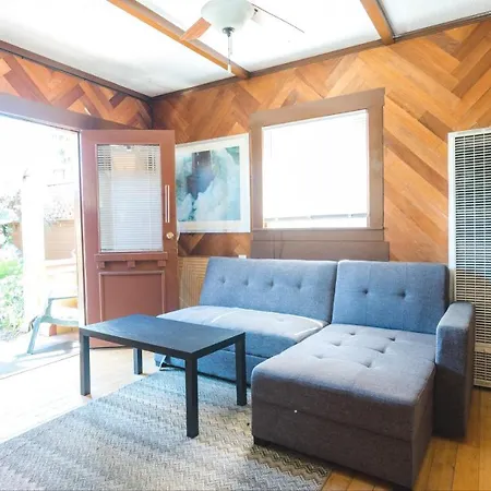 Bungalow 1 Block Walk To The Beach No1-2