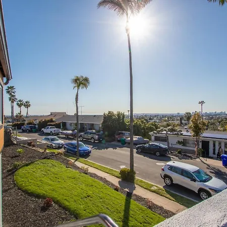 Gorgeous 3 Bedroom Home Close To Downtown-3
