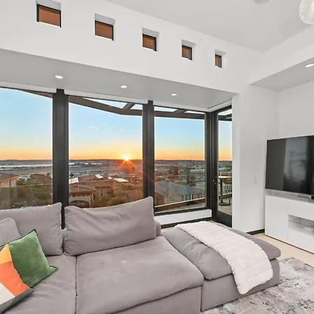 The Skylight House: Mission Hills Luxury Home!-2
