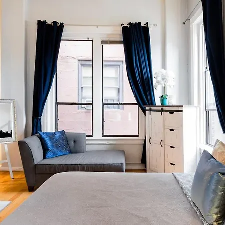 Gaslamp 2Bdrm - W Parking & 4 Beds #304-2