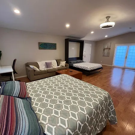 Huge Stand Alone Guest House In Heart Of La Jolla-2