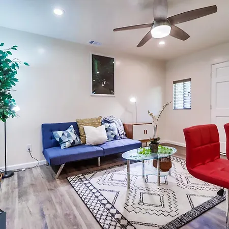 Modern 3-Bedroom Family Home, Only 5 Mins To Beach-2