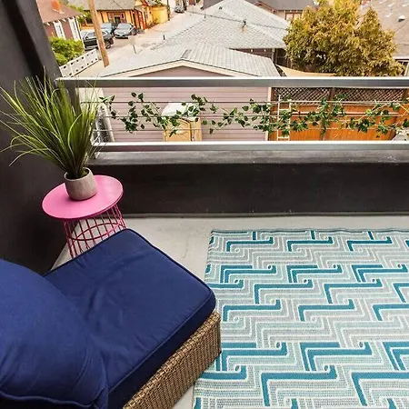 Studio - Balcony - A C - Dogs Parks Restaurants-3