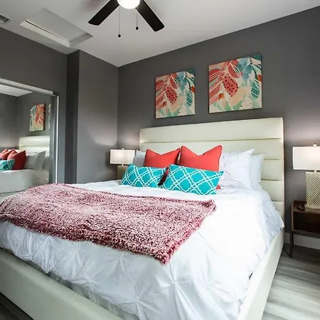 Professionals-Restaurants-Fast-Wifi-A C-W D-Pets-2