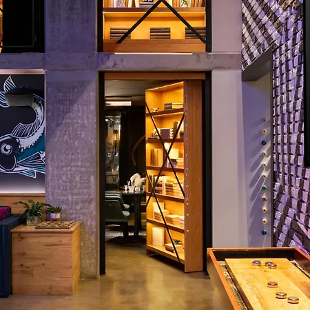 Moxy San Diego Gaslamp Quarter-3