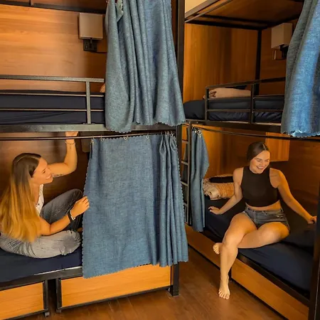 International Travelers House Hostel - Downtown San Diego Little Italy (Adults Only)-2