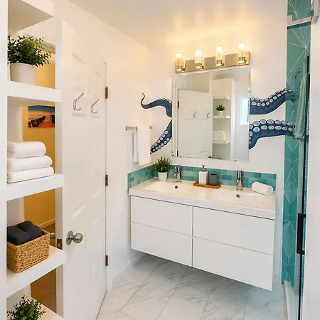 Casaviva Sky - 3Br 1Ba Sleeps 10 - Rooftop City Views, Firepit & Bunk Room - Near Zoo & Beaches-2