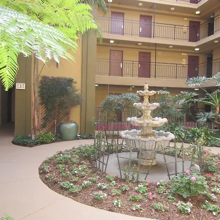 Quality Inn San Diego Downtown North-3