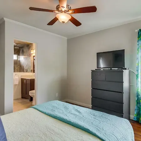 Manhattan Shores 1B Home-3