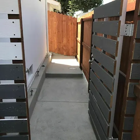 Modern Hillcrest 2 Bedroom-2