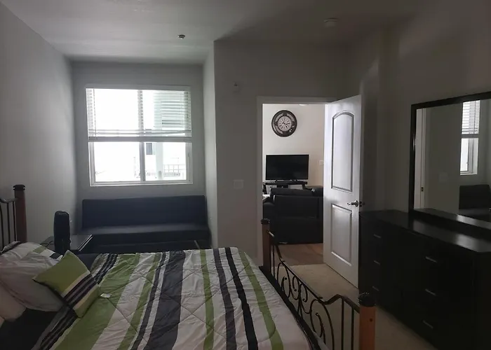 Yes It'S Right 2 Suites And 3 Bath In The Heart Of San Diego Fb2